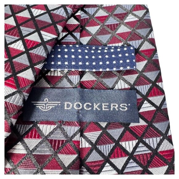 Dockers Mens Neck Tie Burgundy Red grey Geometric Print Woven 100% Silk 4” - Picture 2 of 3